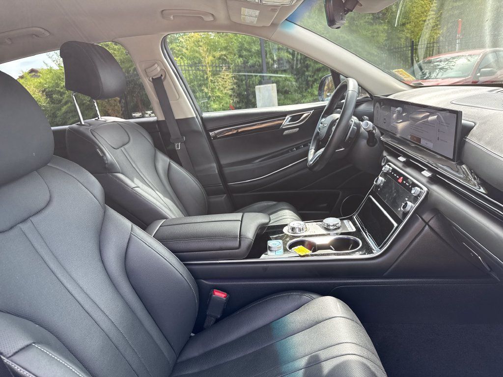 Used 2025 Genesis GV80 2.5T Standard AWD/4WD image 21