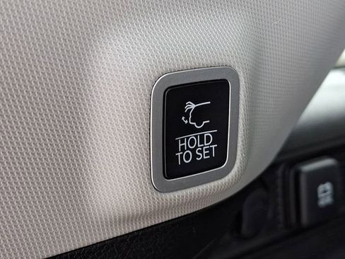 Used 2022 Jeep Grand Cherokee Overland AWD/4WD image 31