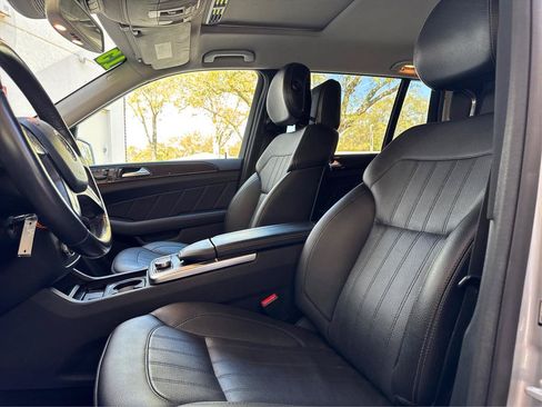 Used 2015 Mercedes-Benz GL 450 4MATIC w/ Appearance Package image 9