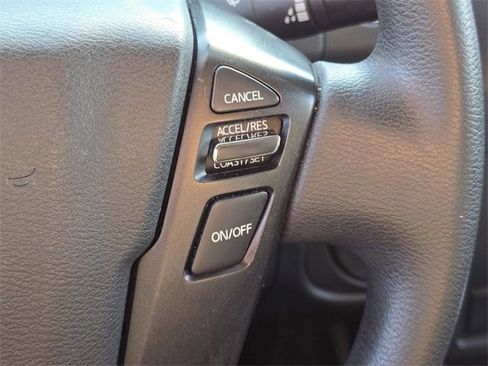 Used 2023 Nissan Frontier SV image 11