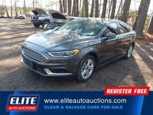 Used 2018 Ford Fusion SE w/ Fusion SE Technology Package image 4