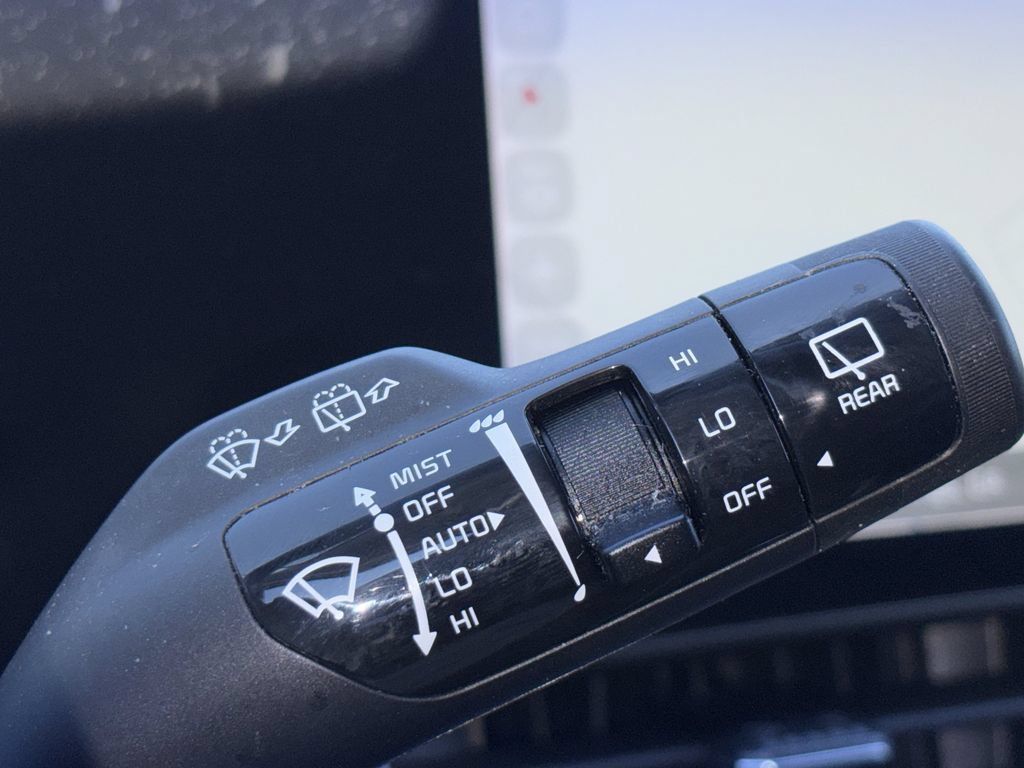 Used 2023 Kia Sportage EX AWD/4WD image 13
