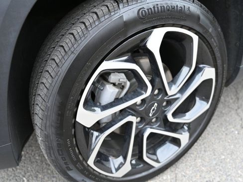 Used 2025 Chevrolet Trax RS w/ Driver Confidence Package FWD image 11