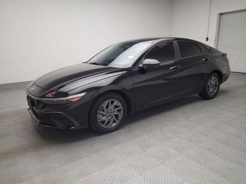 Used 2024 Hyundai Elantra SEL FWD image 2