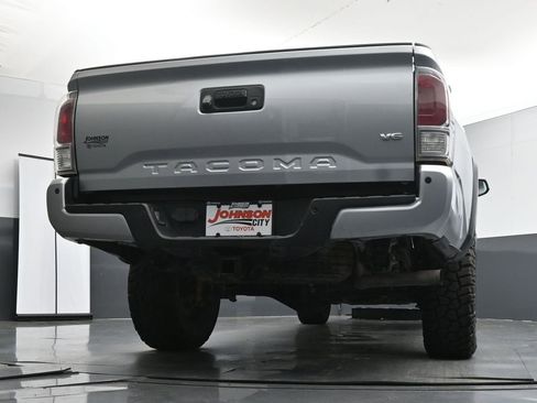 Used 2022 Toyota Tacoma TRD Off-Road w/ Technology Package AWD/4WD image 34