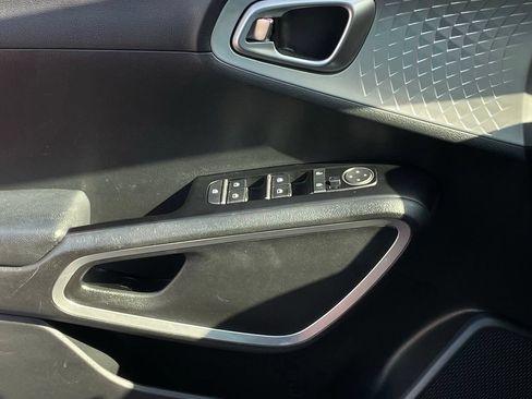 Used 2024 Kia Soul LX w/ Option Group 015 FWD image 19