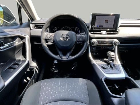 Used 2025 Toyota RAV4 XLE AWD/4WD image 6