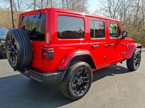 Certified 2025 Jeep Wrangler Unlimited Sahara w/ Safety Group AWD/4WD image 6