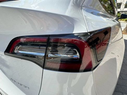 Used 2022 Tesla Model Y Long Range AWD/4WD image 33