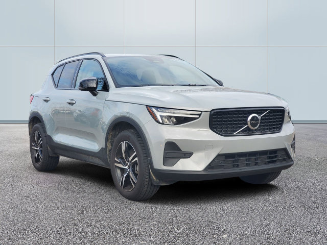 Certified 2026 Volvo XC40 B5 Core w/ Climate Package AWD/4WD image 3