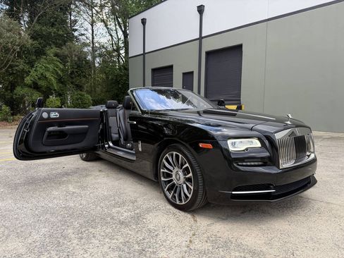 Used 2018 Rolls-Royce Dawn RWD image 17