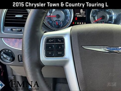 Used 2015 Chrysler Town & Country Touring-L w/ Driver Convenience Group image 12