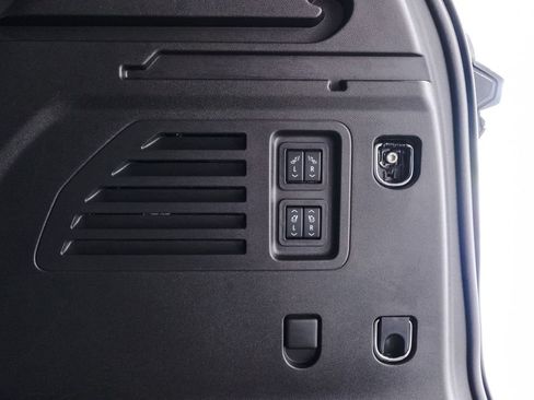 Used 2026 Buick Enclave Avenir w/ LPO, Floor Liner Package AWD/4WD image 39