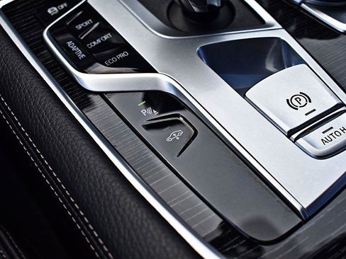 Used 2019 BMW 740i w/ Executive Package RWD image 35