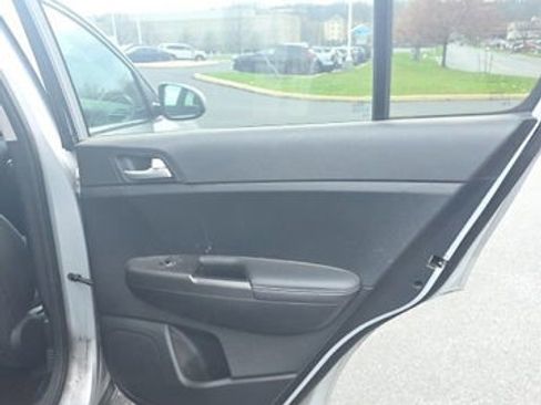 Used 2018 Kia Sportage LX w/ LX Popular Package image 19