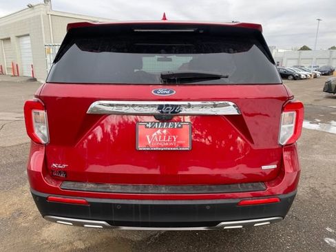 Used 2020 Ford Explorer XLT image 4
