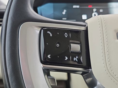 Certified 2023 Land Rover Range Rover SE image 17