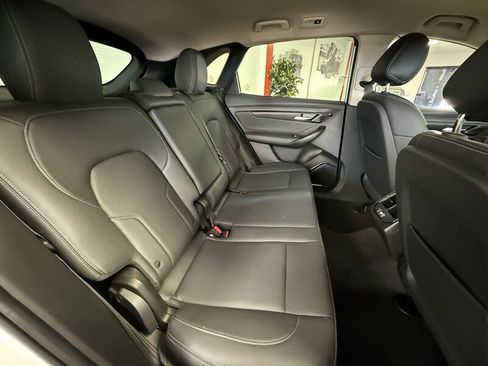 Used 2025 VinFast VF 8 Eco image 15