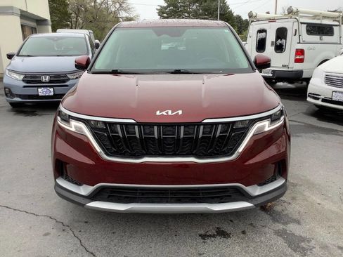 Used 2024 Kia Carnival LX image 5