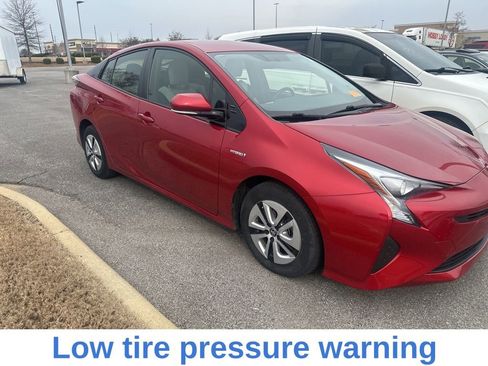 Used 2016 Toyota Prius Three image 4