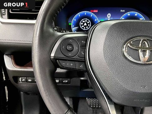 Used 2025 Toyota RAV4 Limited AWD/4WD image 23
