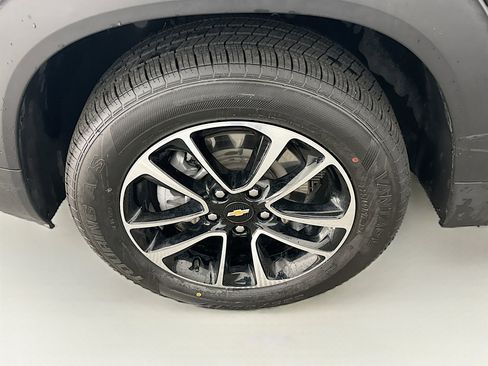 Used 2025 Chevrolet TrailBlazer LT w/ Driver Confidence Package image 11