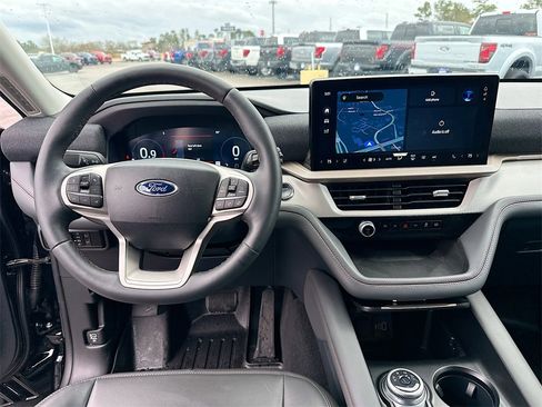 Used 2025 Ford Explorer Active w/ Active Comfort Package image 19