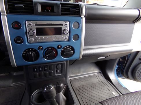 Used 2011 Toyota FJ Cruiser 4WD w/ Convenience Pkg image 36