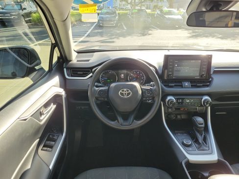 Used 2021 Toyota RAV4 XLE AWD/4WD image 25