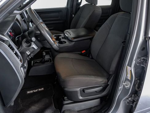 Used 2024 RAM 3500 Tradesman w/ Chrome Appearance Group image 30