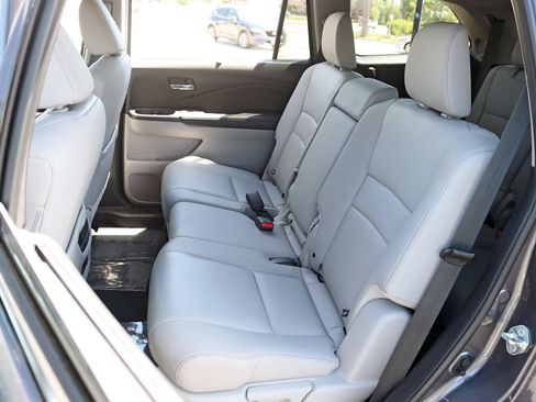 Used 2017 Honda Pilot Touring image 30