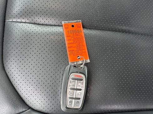 Used 2023 Chrysler Pacifica Touring-L FWD image 29