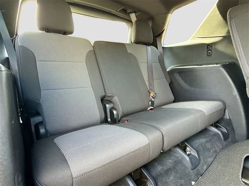 Used 2022 Chevrolet Traverse LT w/ Midnight/Sport Edition image 28