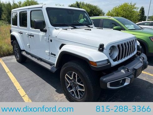 Used 2025 Jeep Wrangler Unlimited Sahara AWD/4WD image 7
