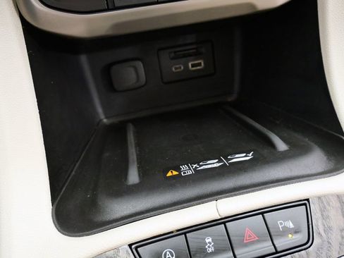 Used 2021 GMC Acadia Denali w/ Denali Technology Package AWD/4WD image 29