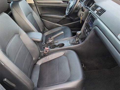 Used 2018 Volkswagen Passat 2.0T R-Line image 24