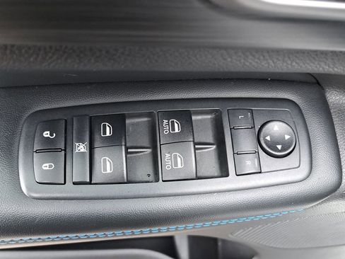 Used 2020 Jeep Grand Cherokee Laredo AWD/4WD image 30
