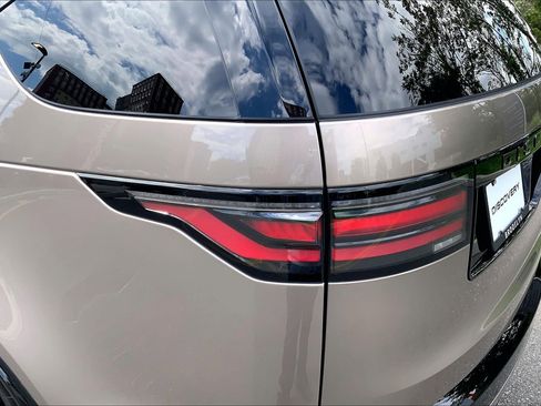 Certified 2025 Land Rover Discovery Dynamic SE AWD/4WD image 28