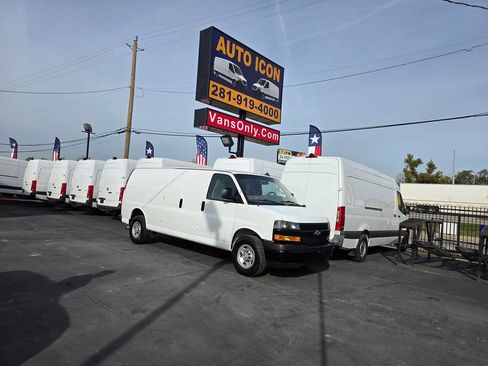 Used 2019 Chevrolet Express 2500 Extended image 25