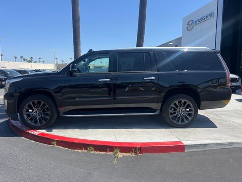 Used 2019 Cadillac Escalade ESV Luxury w/ Escalade Sport Edition AWD/4WD image 3