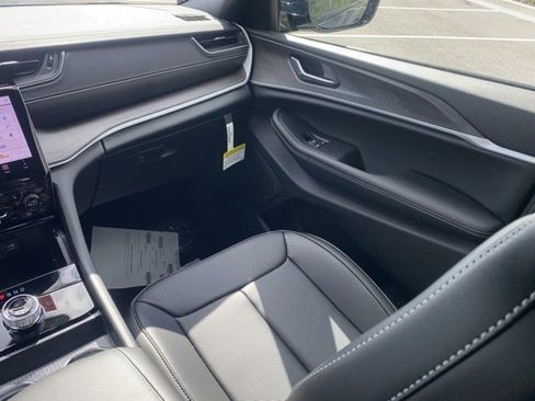 New 2025 Jeep Grand Cherokee L Limited image 39