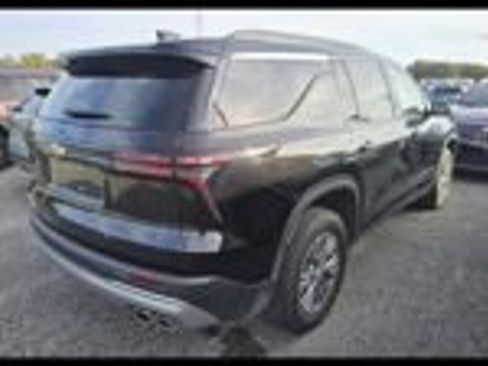Used 2025 Chevrolet Traverse LT image 22