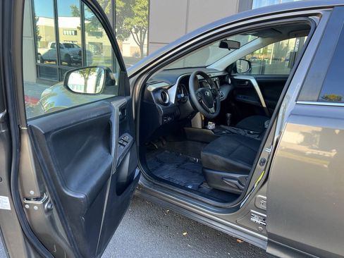 Used 2015 Toyota RAV4 LE FWD image 7