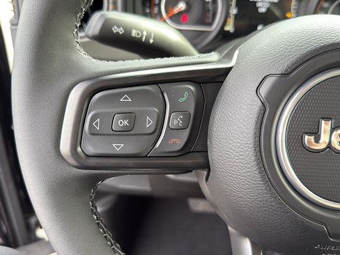 New 2025 Jeep Gladiator Mojave image 17