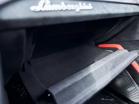 Used 2024 Lamborghini Urus Performante AWD/4WD image 94