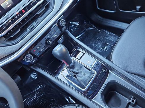 Used 2024 Jeep Compass Latitude image 18