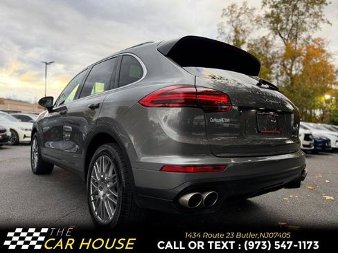 Used 2017 Porsche Cayenne S image 10