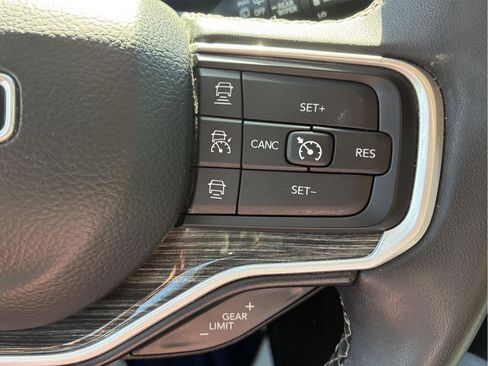 Used 2022 Jeep Wagoneer Series III w/ Flexible Seating Group AWD/4WD image 29