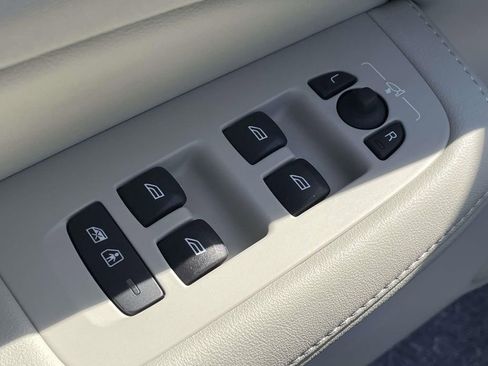 Certified 2026 Volvo V60 B5 Cross Country Plus w/ Protection Package Premier image 6