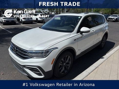 Used 2023 Volkswagen Tiguan SE w/ Panoramic Sunroof Package FWD image 1